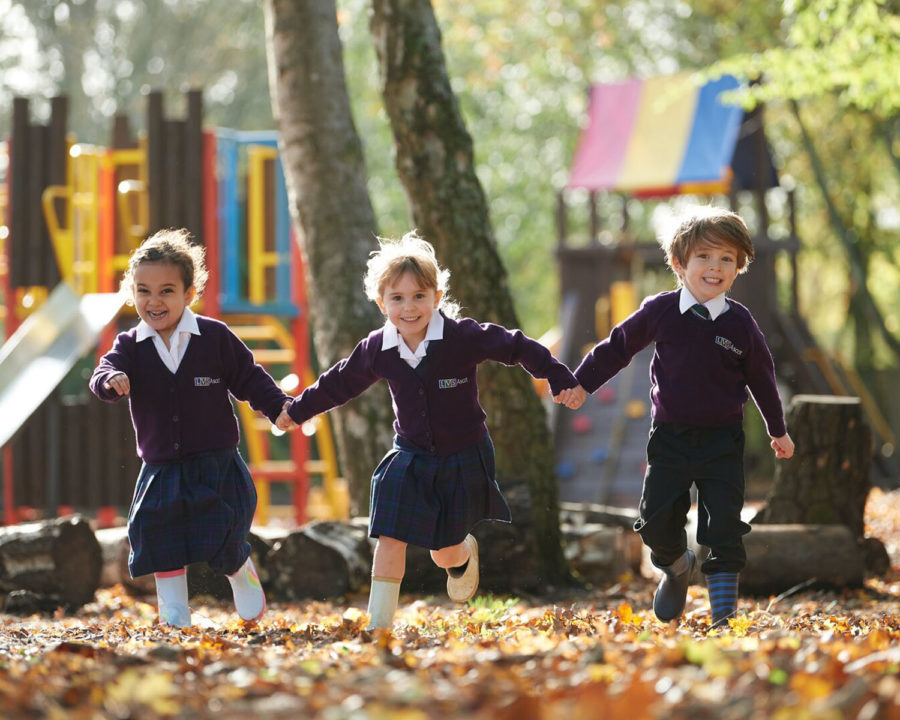 202311aa-reception-three-boy-girl-leaves-autumn-