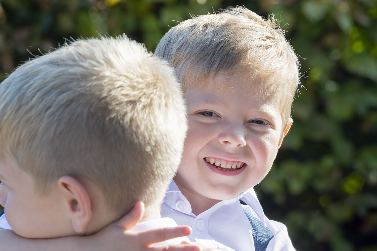 202311ba-reception-boy-hug-first-day-1500-x-100