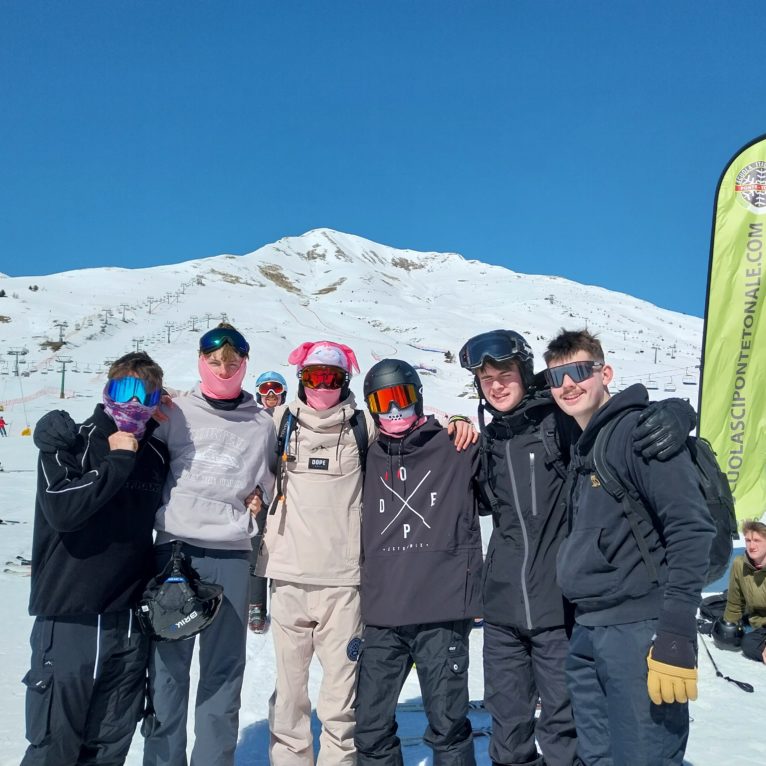 lvs ascot ski trip group photo