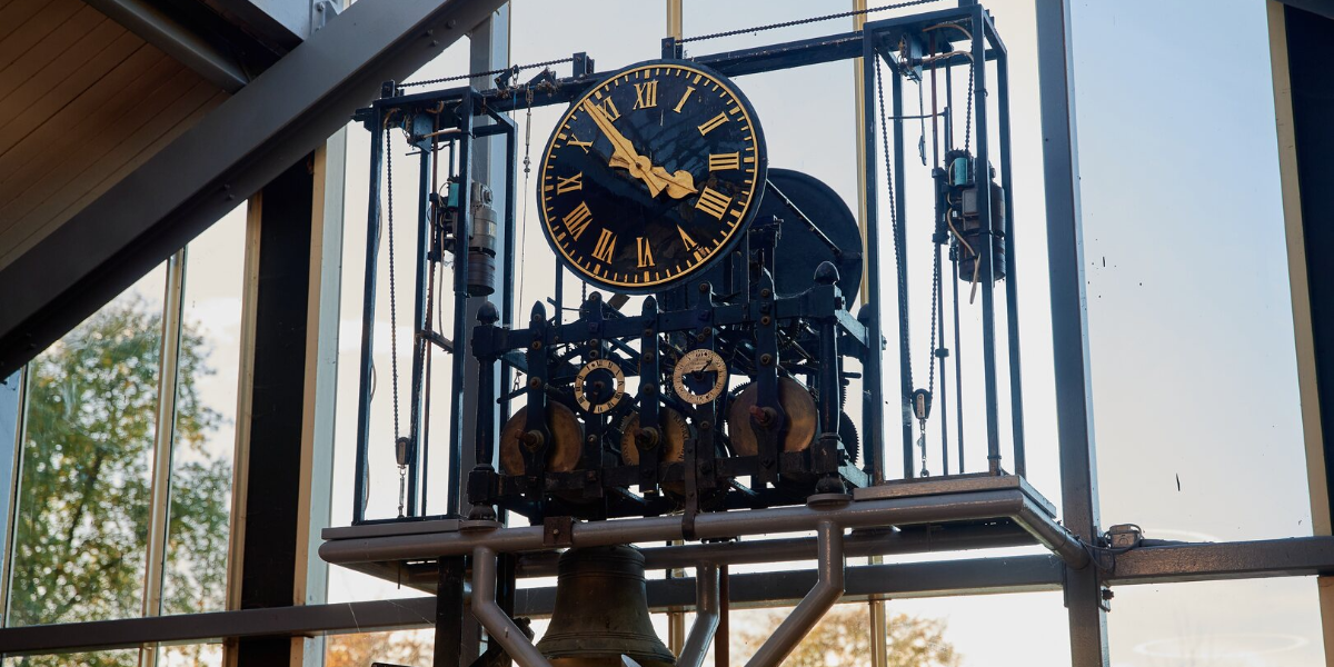 lvs ascot clock